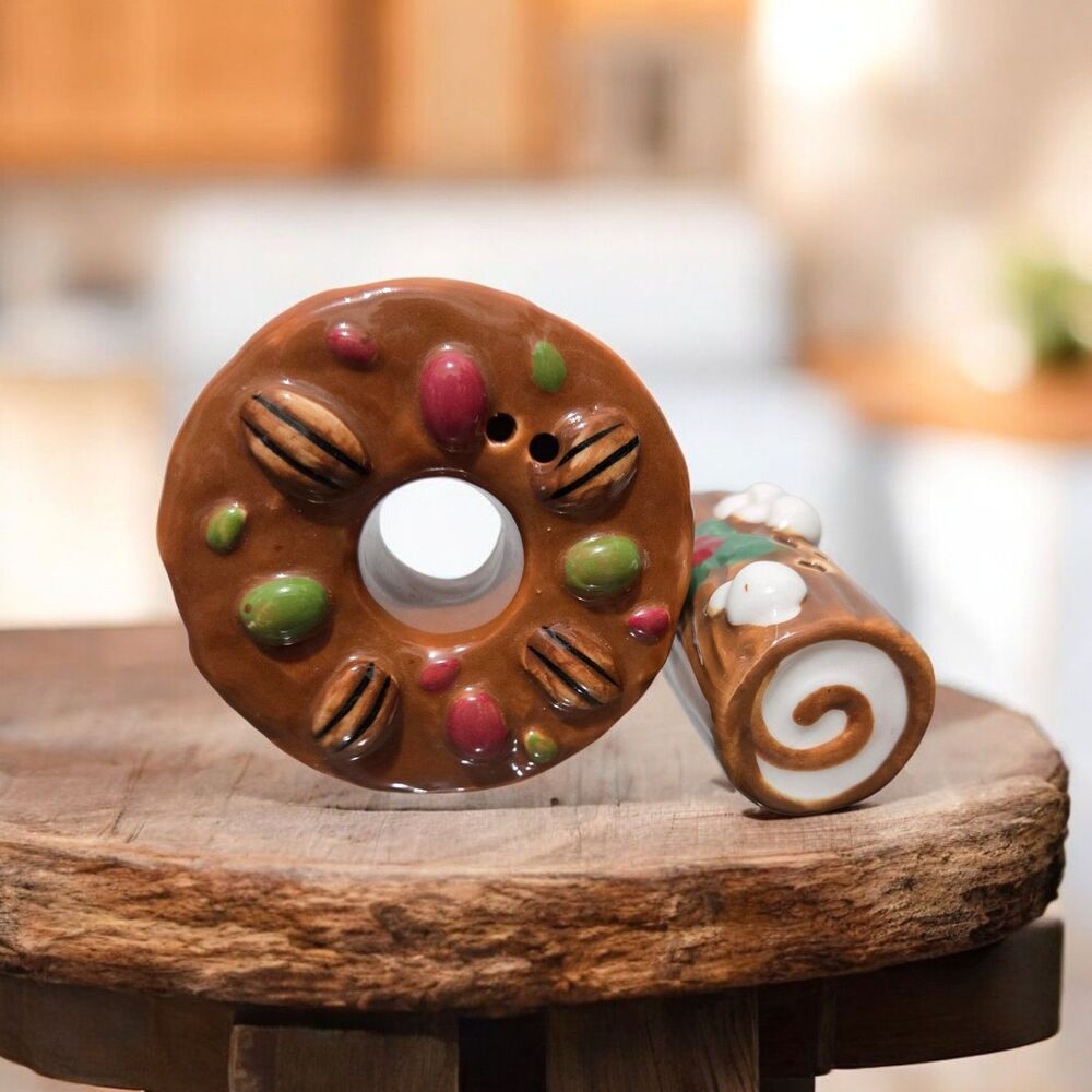 Cracker Barrel Figgy Pudding And Yule Log Salt & Pepper Shaker Set  New